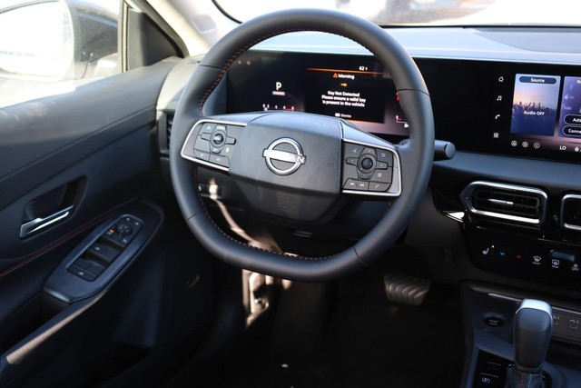 Nissan Sentra Vehicle Image 25