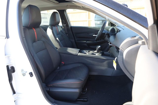 Nissan Sentra Vehicle Image 26