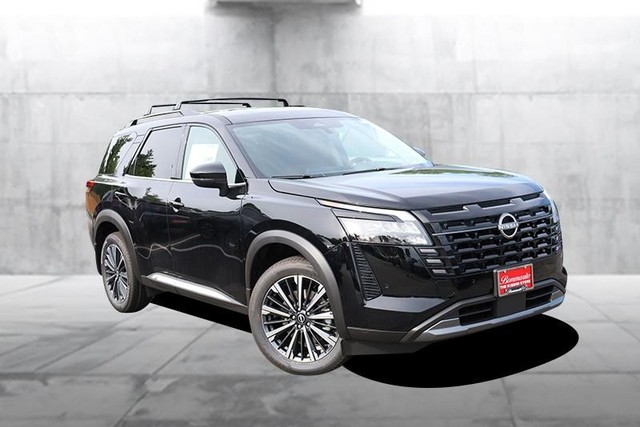 Nissan Pathfinder Vehicle Full-screen Gallery Image 2