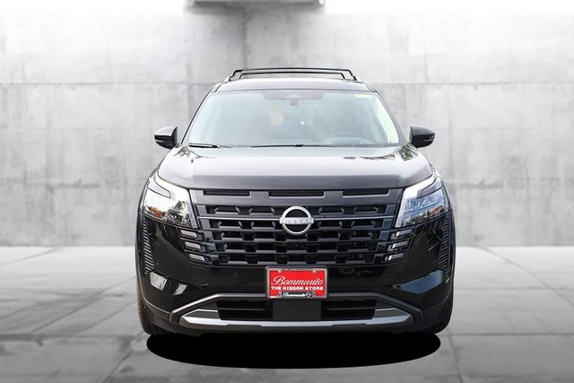 Nissan Pathfinder Vehicle Full-screen Gallery Image 4
