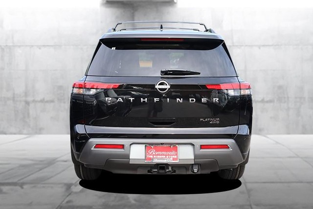 Nissan Pathfinder Vehicle Full-screen Gallery Image 6