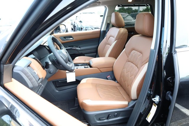 Nissan Pathfinder Vehicle Full-screen Gallery Image 10