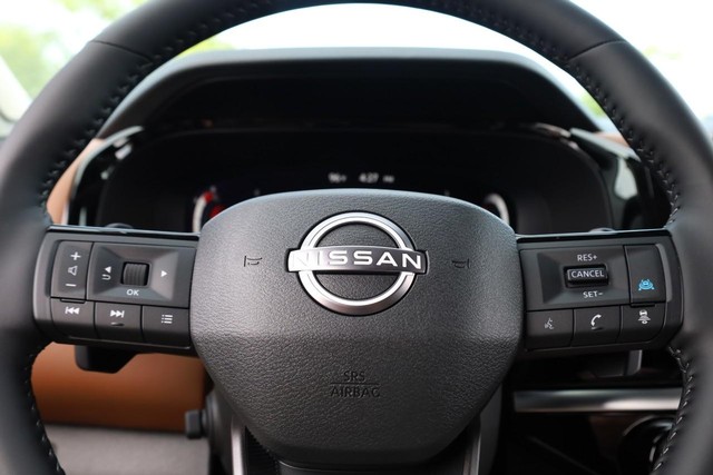 Nissan Pathfinder Vehicle Full-screen Gallery Image 13