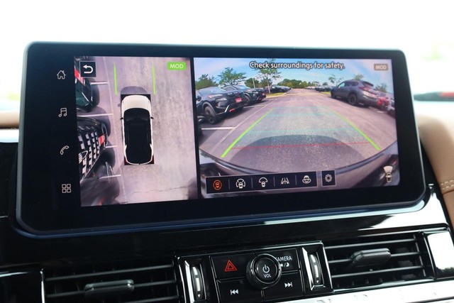 Nissan Pathfinder Vehicle Full-screen Gallery Image 15