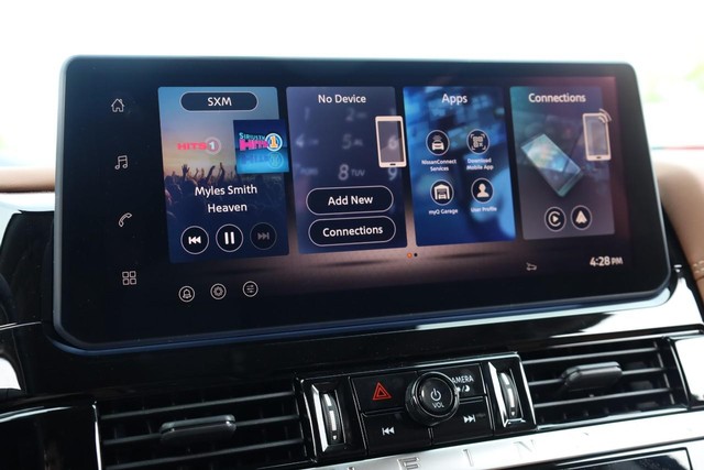 Nissan Pathfinder Vehicle Full-screen Gallery Image 16