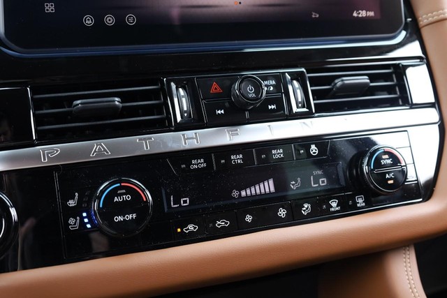 Nissan Pathfinder Vehicle Full-screen Gallery Image 17