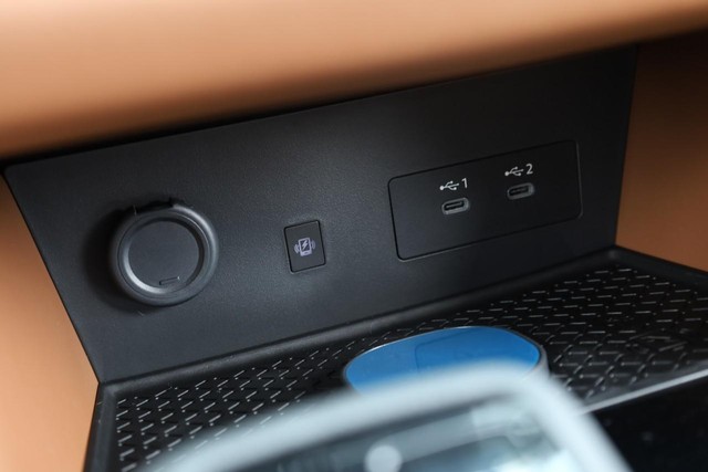 Nissan Pathfinder Vehicle Full-screen Gallery Image 18