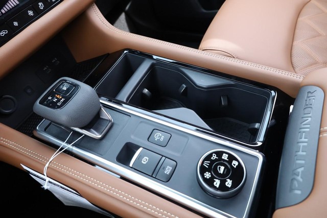 Nissan Pathfinder Vehicle Full-screen Gallery Image 19