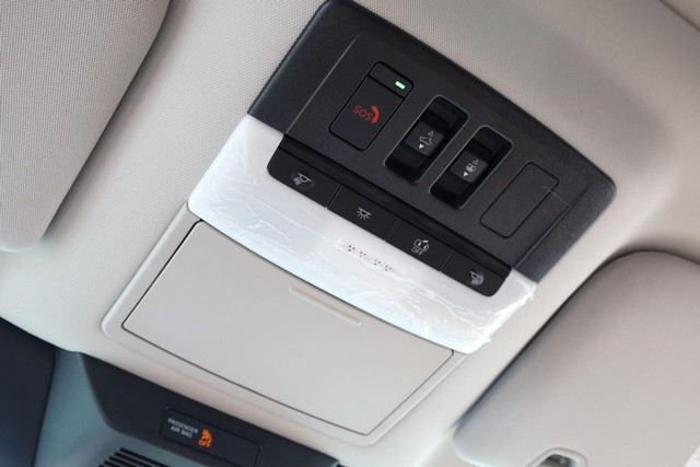 Nissan Pathfinder Vehicle Full-screen Gallery Image 20