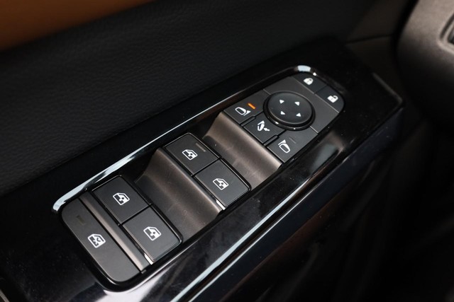 Nissan Pathfinder Vehicle Full-screen Gallery Image 21