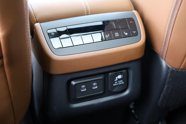 Nissan Pathfinder Vehicle Full-screen Gallery Image 27