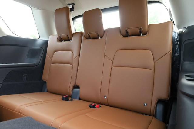 Nissan Pathfinder Vehicle Full-screen Gallery Image 30