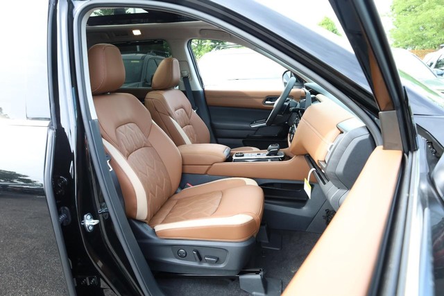 Nissan Pathfinder Vehicle Full-screen Gallery Image 31