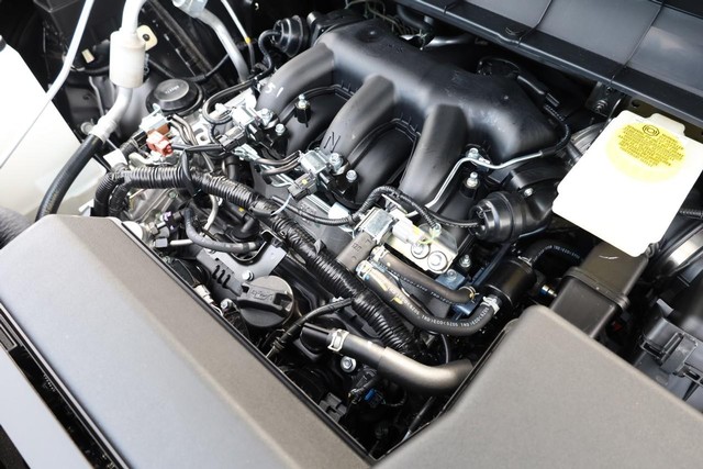 Nissan Pathfinder Vehicle Full-screen Gallery Image 32