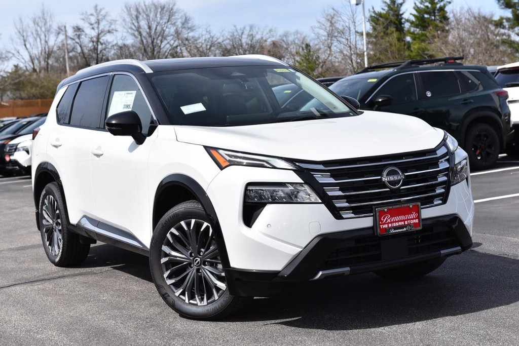 Nissan Rogue Vehicle Full-screen Gallery Image 2