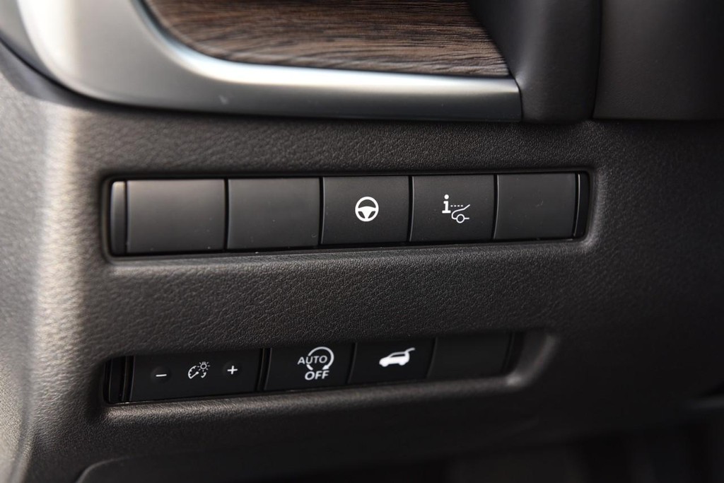 Nissan Rogue Vehicle Full-screen Gallery Image 12