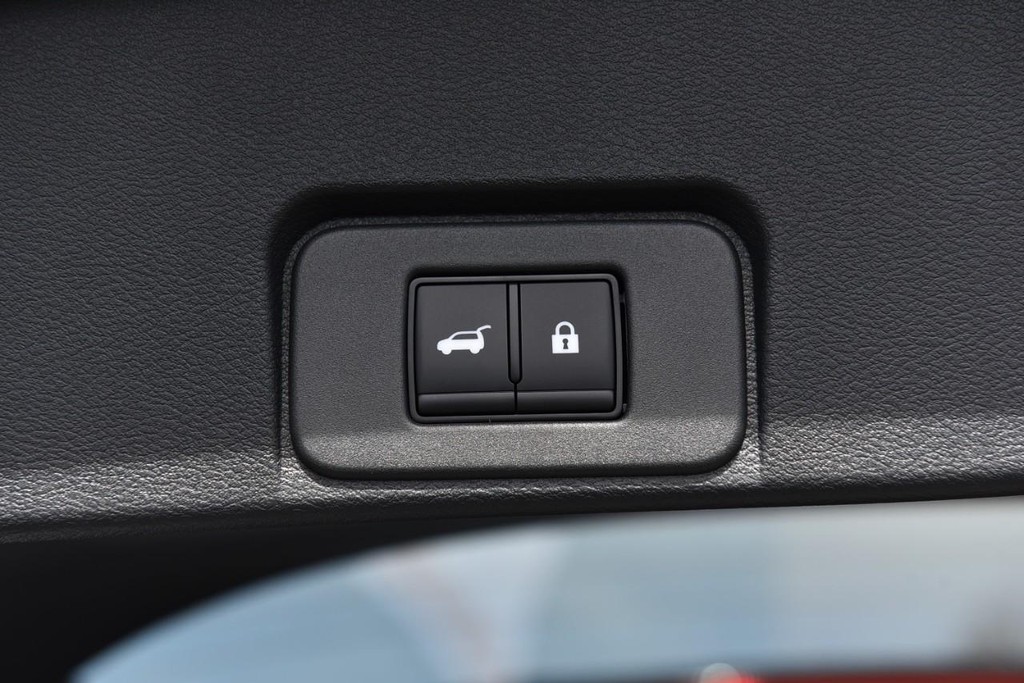 Nissan Rogue Vehicle Full-screen Gallery Image 30