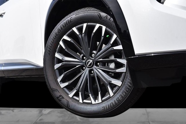 Nissan Rogue Vehicle Image 03