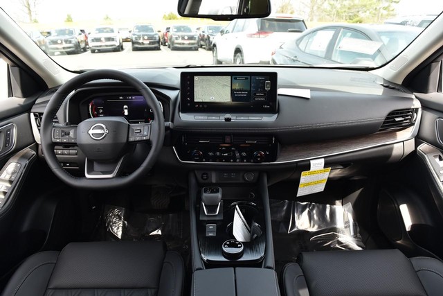 Nissan Rogue Vehicle Image 08