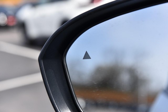 Nissan Rogue Vehicle Image 11