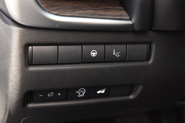 Nissan Rogue Vehicle Image 12