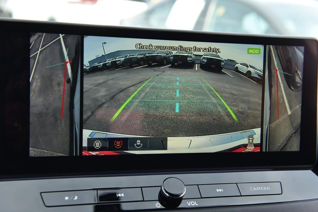 Nissan Rogue Vehicle Image 15