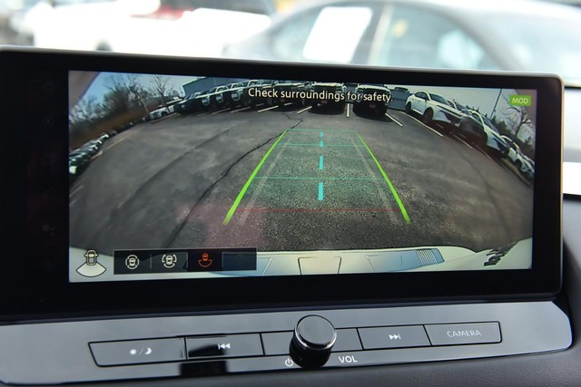 Nissan Rogue Vehicle Image 16