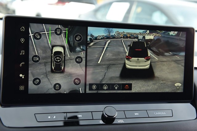 Nissan Rogue Vehicle Image 17