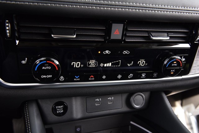 Nissan Rogue Vehicle Image 19