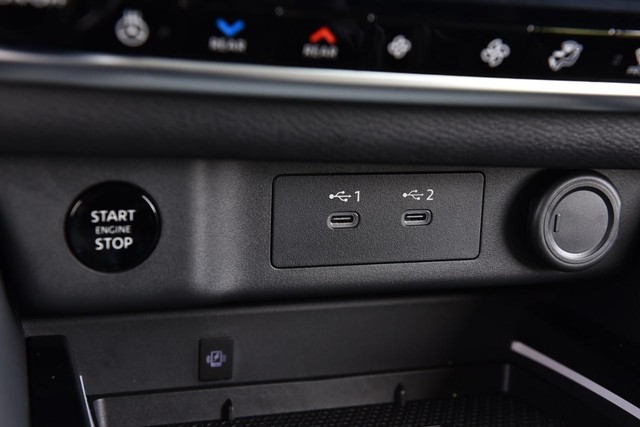 Nissan Rogue Vehicle Image 20