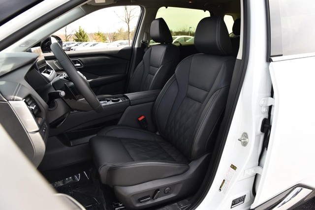 Nissan Rogue Vehicle Image 23