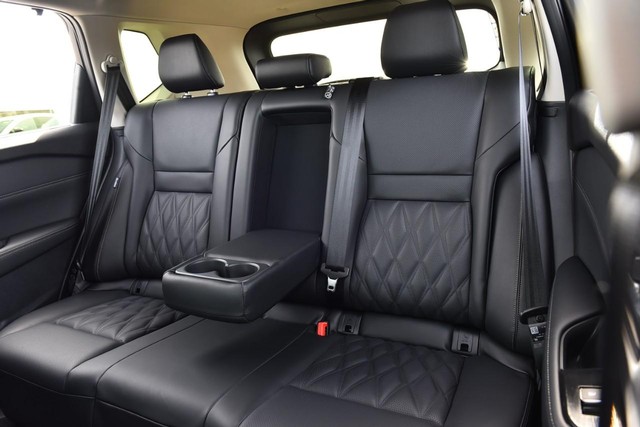 Nissan Rogue Vehicle Image 26