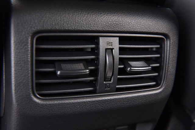 Nissan Rogue Vehicle Image 27