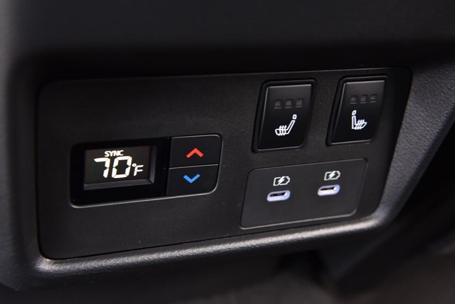 Nissan Rogue Vehicle Image 28