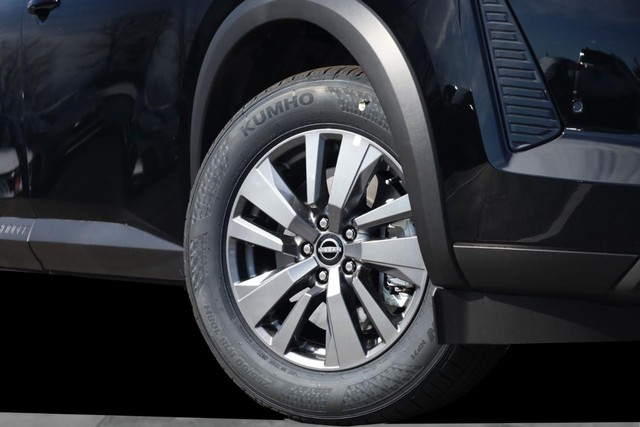 Nissan Pathfinder Vehicle Image 03