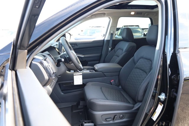 Nissan Pathfinder Vehicle Image 10