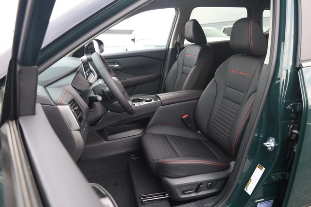 Nissan Rogue Vehicle Image 08