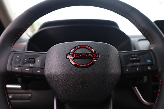 Nissan Rogue Vehicle Image 09