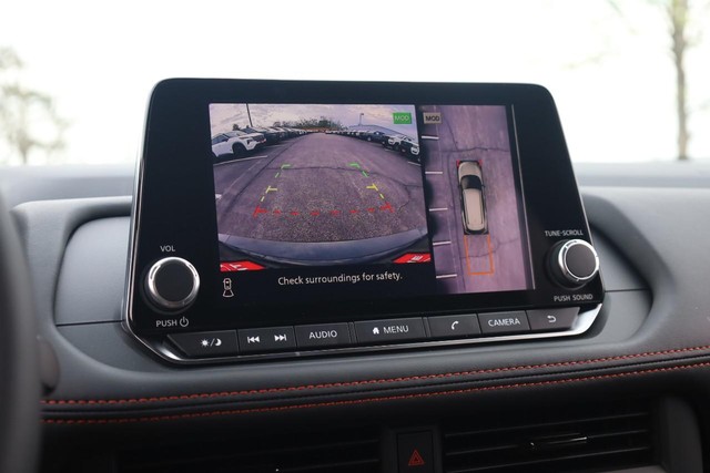 Nissan Rogue Vehicle Image 12