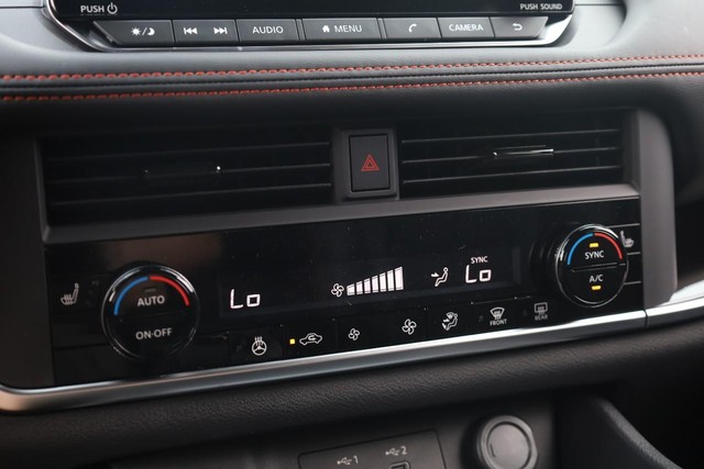 Nissan Rogue Vehicle Image 13