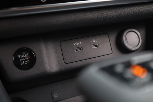 Nissan Rogue Vehicle Image 14