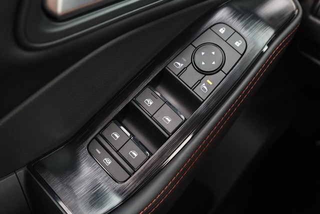 Nissan Rogue Vehicle Image 17