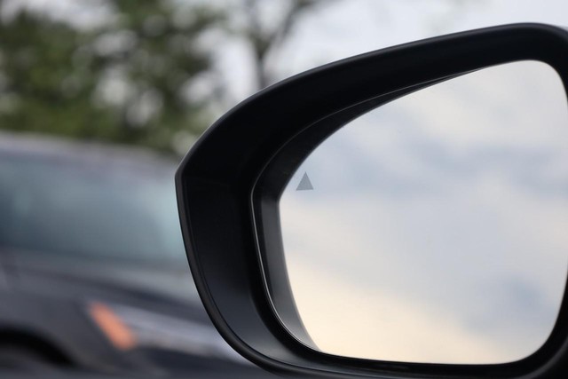 Nissan Rogue Vehicle Image 20