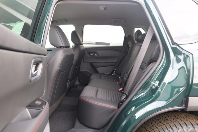 Nissan Rogue Vehicle Image 21