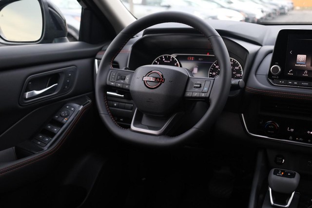 Nissan Rogue Vehicle Image 24