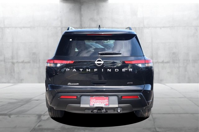 Nissan Pathfinder Vehicle Full-screen Gallery Image 6