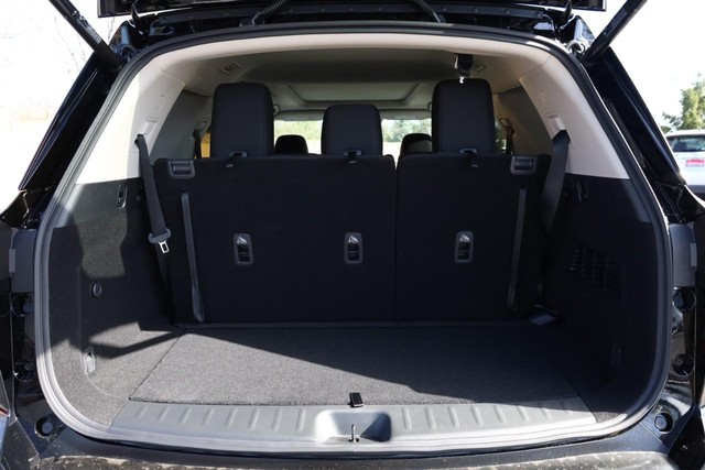 Nissan Pathfinder Vehicle Full-screen Gallery Image 9