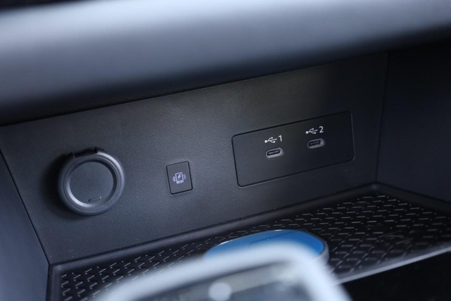 Nissan Pathfinder Vehicle Full-screen Gallery Image 19