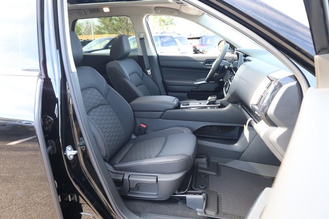 Nissan Pathfinder Vehicle Full-screen Gallery Image 30