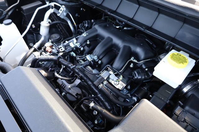 Nissan Pathfinder Vehicle Full-screen Gallery Image 31